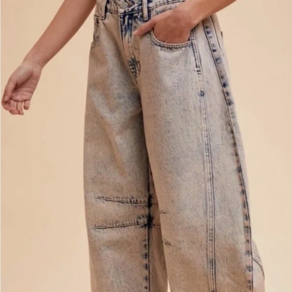 Annie Wear Mineral Wash Barrel Leg Jeans NWT - Picture 2 of 3
